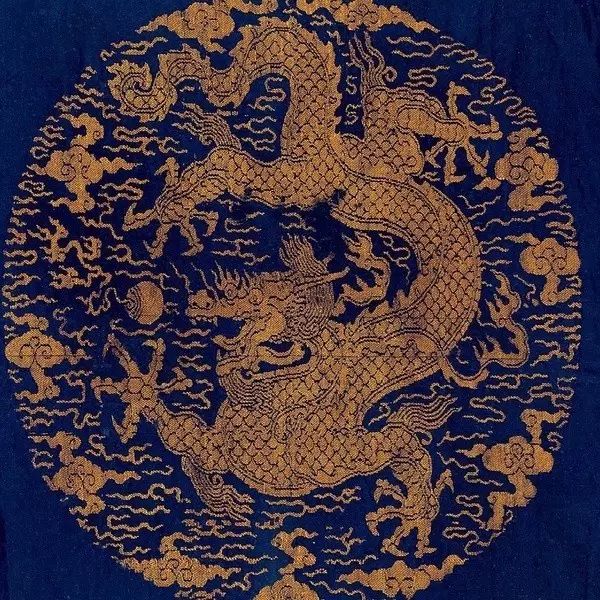 古代至高無上(shàng)的(de)刺繡龍紋